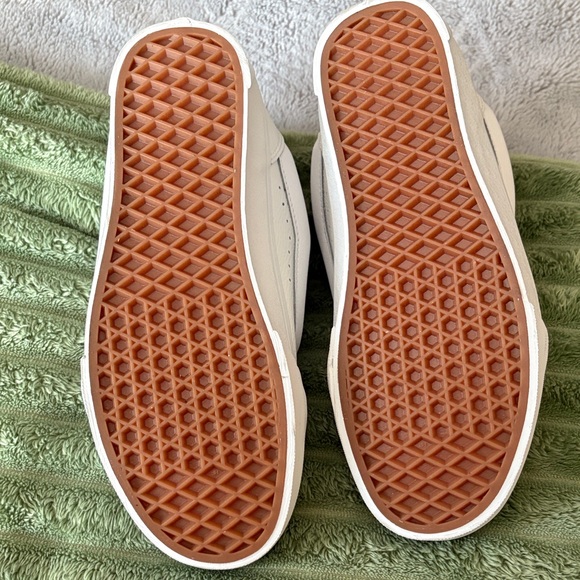 NWOB Vans Knu Skool Classic White Leather Sneakers Size 7.5 Mens/9.0 Women’s - Picture 8 of 10